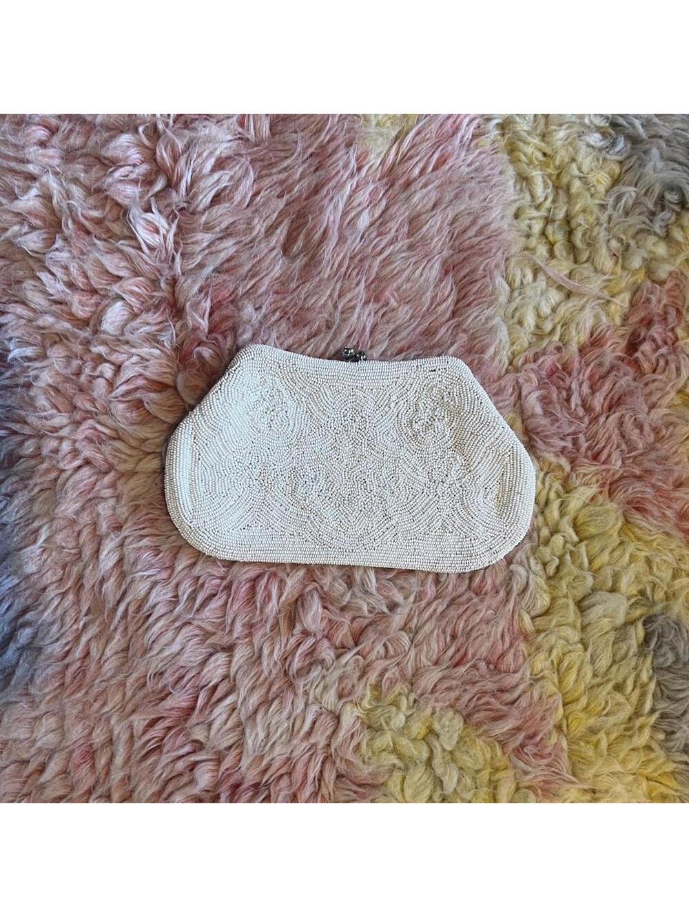 vintage 50’s white beaded kisslock mini evening clutch
